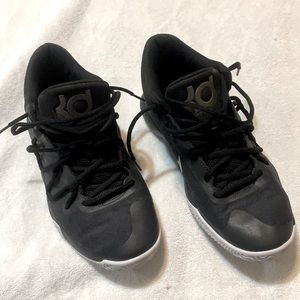 Boys Black KD basketball shoes
